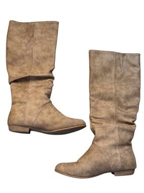 Classic Knee-High Boots in Light Brown
